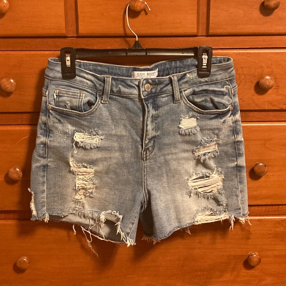 Judy Blue distressed shorts!